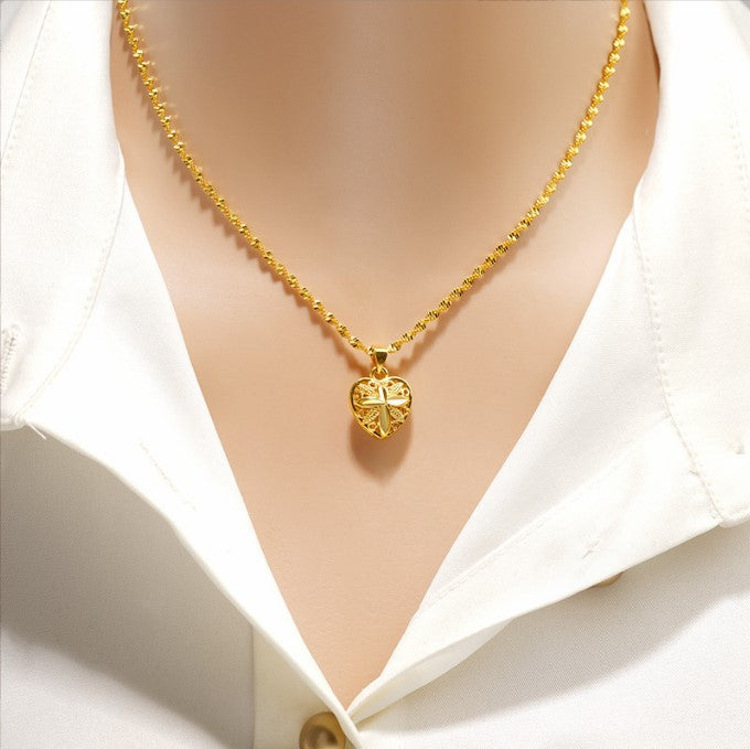 Hollow Sand Gold Heart Necklace – Elegant Women’s Pendant Jewelry